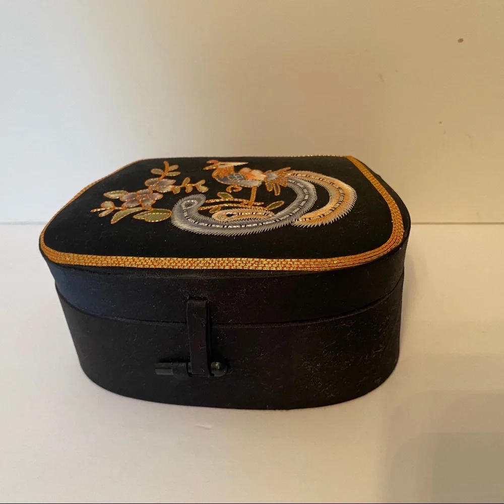 BOX JEWELRY ORGANIZER TRINKET BLACK SATIN PEACOCK RED LINING STORAGE HOME
